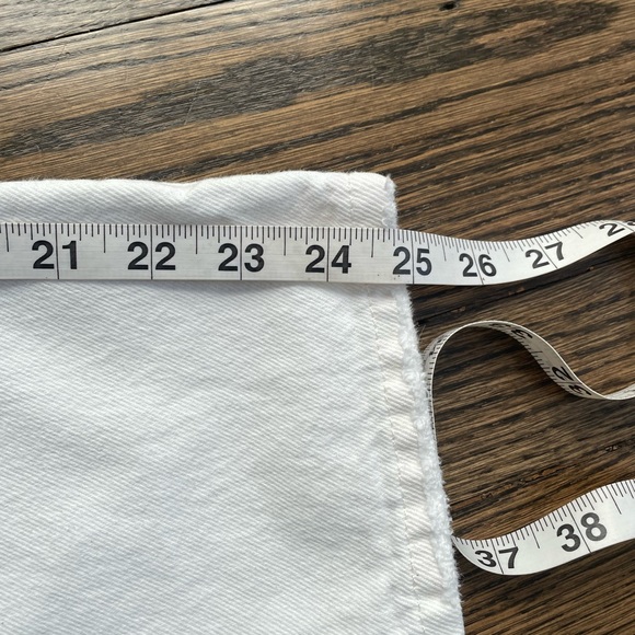 Size 25 Distressed White Levi’s - Picture 8 of 10